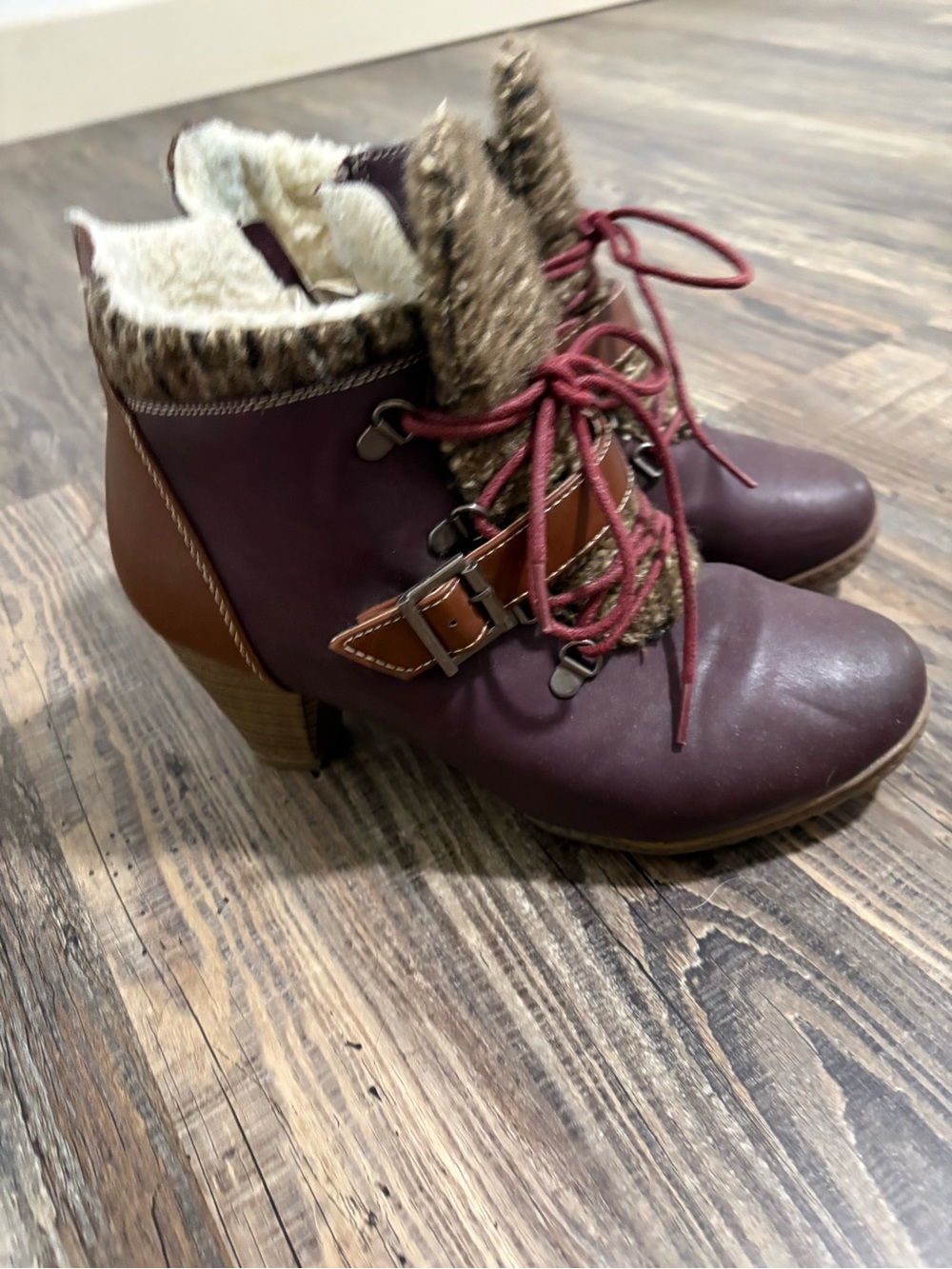 Muk Luks Women’s Faux Leather Boots $10.00 Size 8 Heel 2.5”